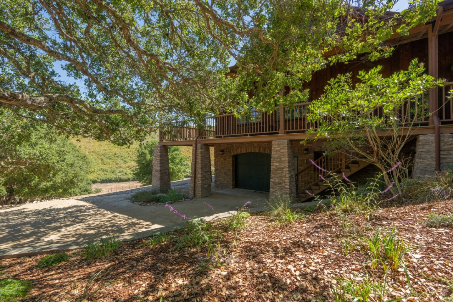 Detail Gallery Image 17 of 45 For 10265 Calle De Robles, Carmel Valley,  CA 93923 - 5 Beds | 5 Baths