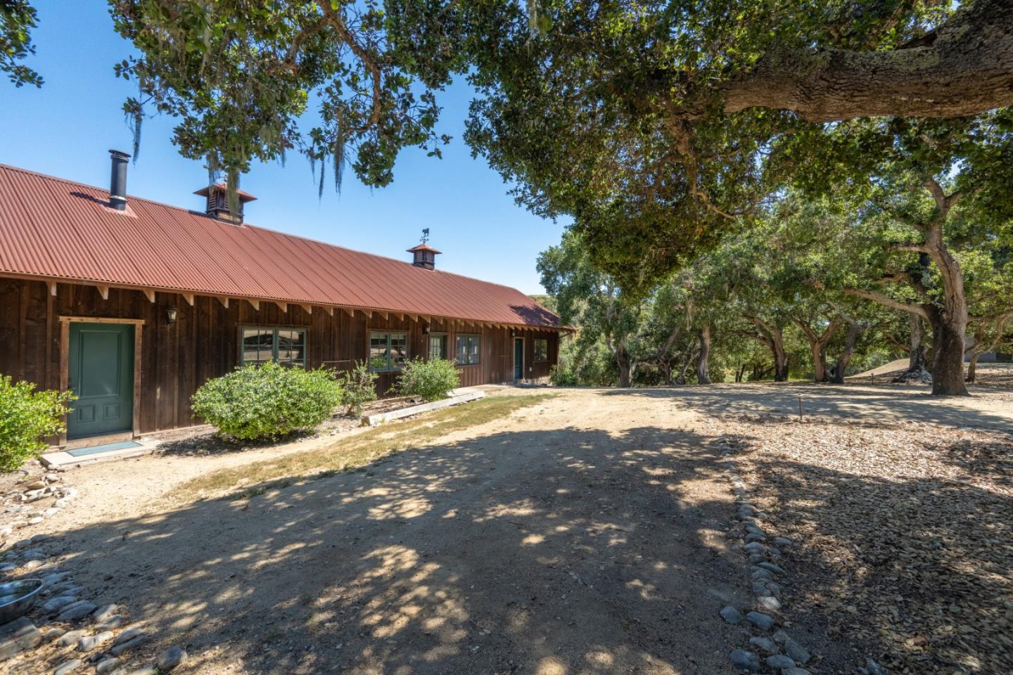 Detail Gallery Image 21 of 45 For 10265 Calle De Robles, Carmel Valley,  CA 93923 - 5 Beds | 5 Baths