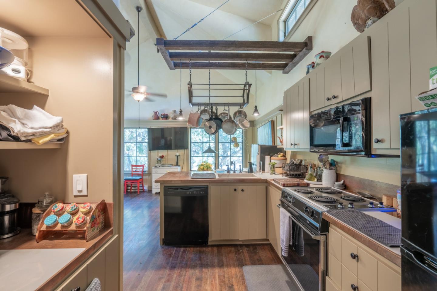 Detail Gallery Image 24 of 45 For 10265 Calle De Robles, Carmel Valley,  CA 93923 - 5 Beds | 5 Baths