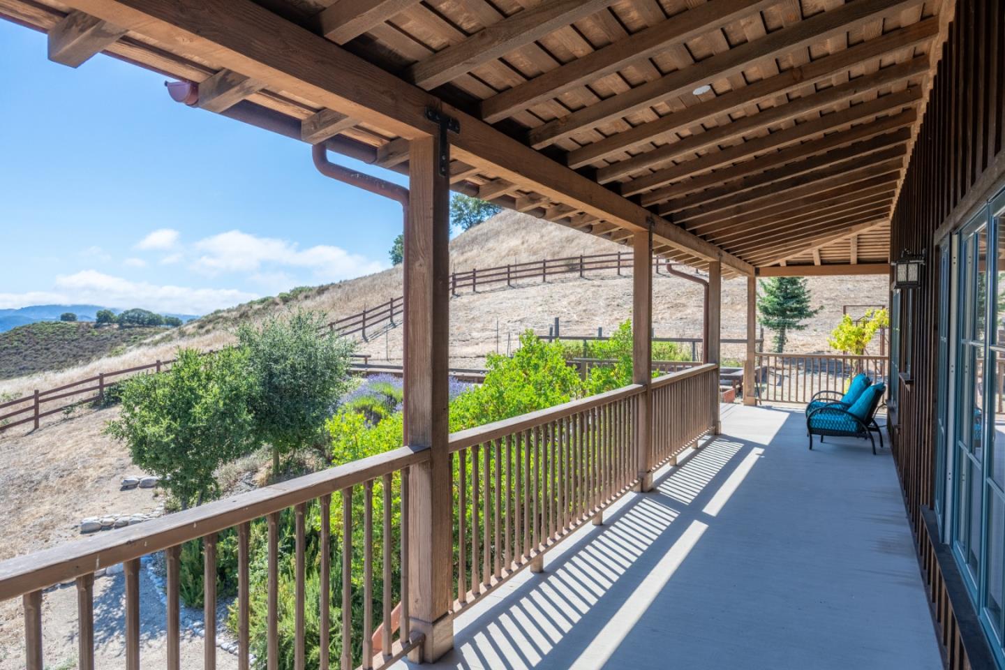 Detail Gallery Image 8 of 45 For 10265 Calle De Robles, Carmel Valley,  CA 93923 - 5 Beds | 5 Baths
