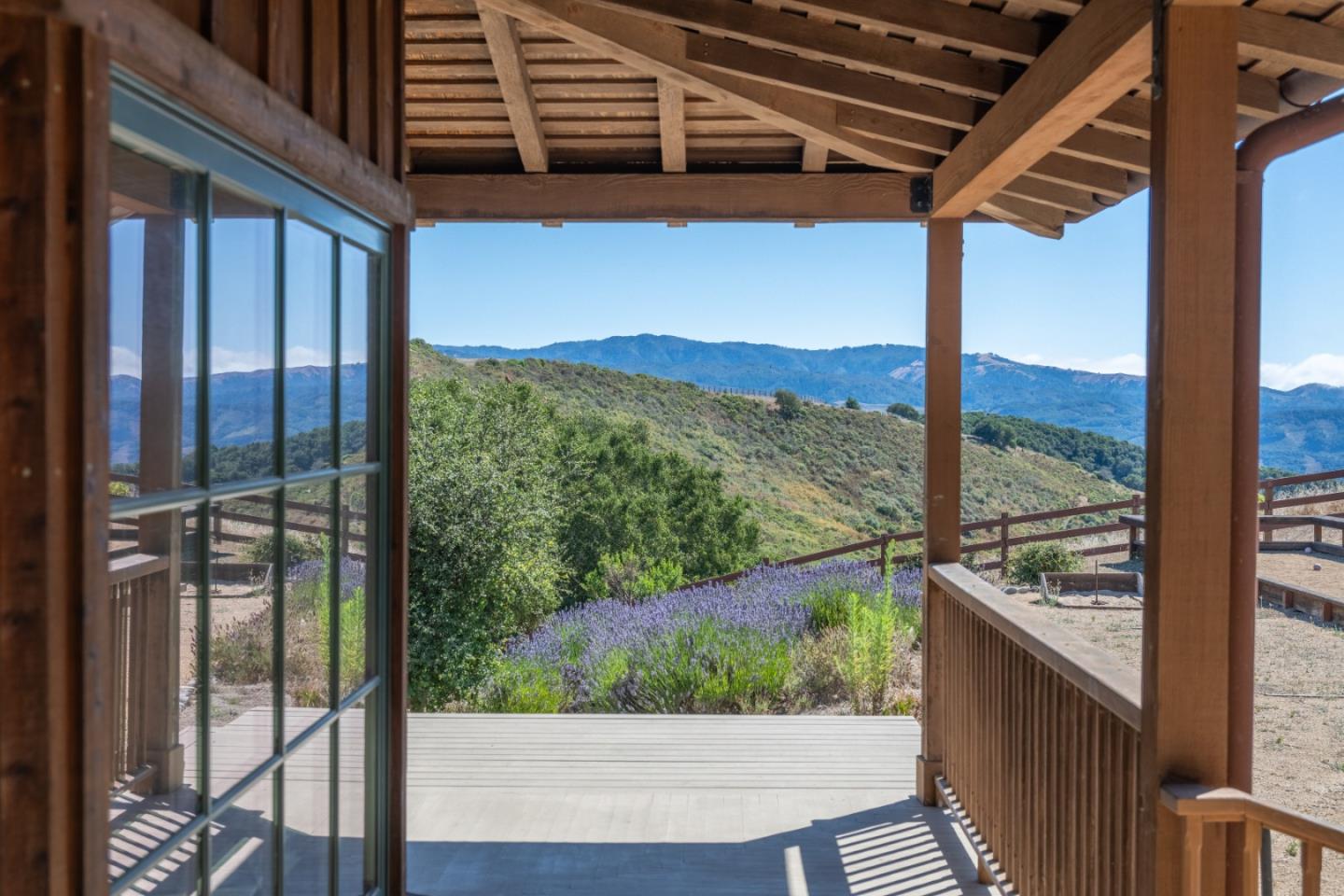 Detail Gallery Image 9 of 45 For 10265 Calle De Robles, Carmel Valley,  CA 93923 - 5 Beds | 5 Baths