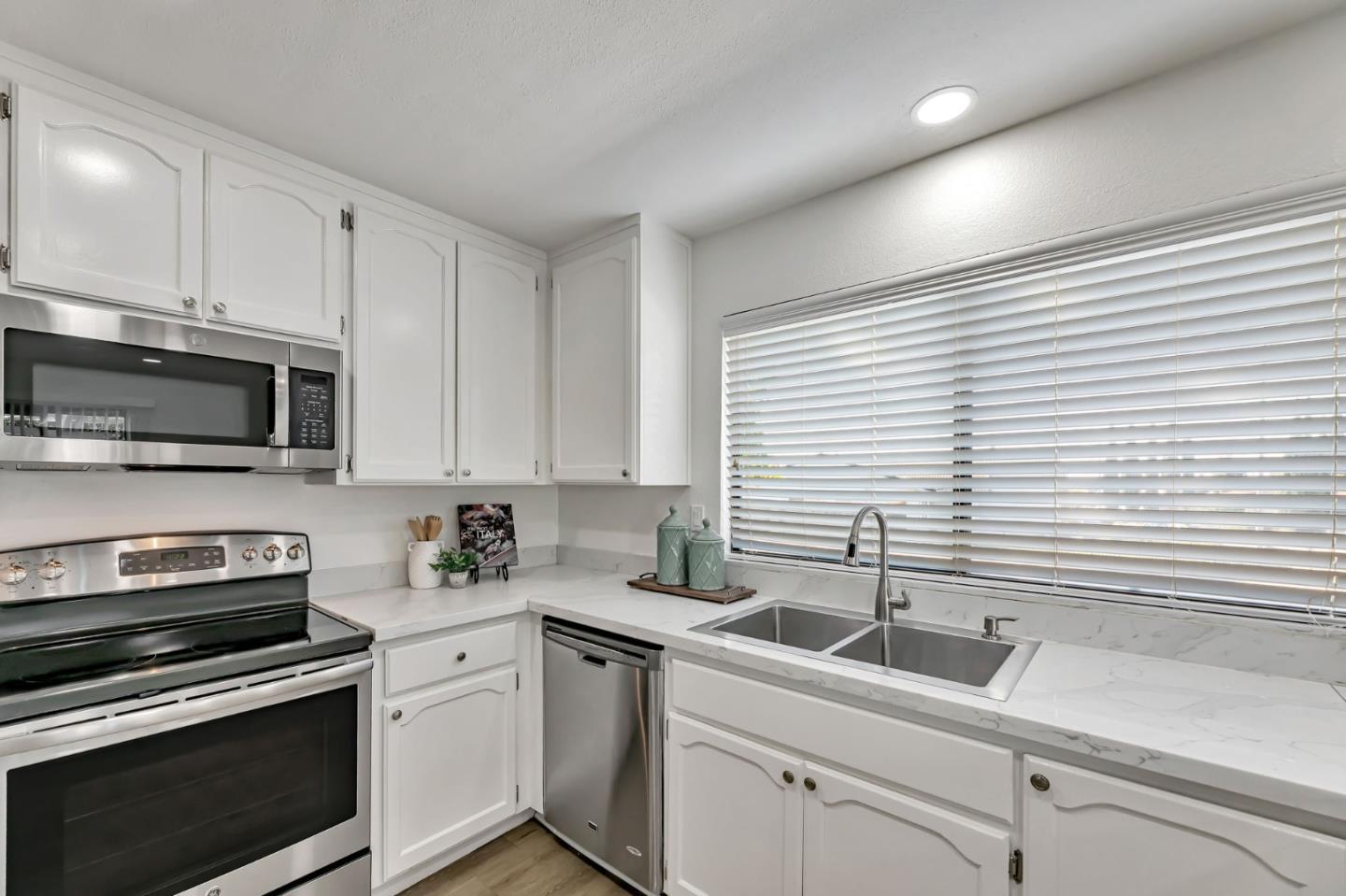 Detail Gallery Image 17 of 44 For 1109 El Camino Higuera, Milpitas,  CA 95035 - 3 Beds | 2/1 Baths