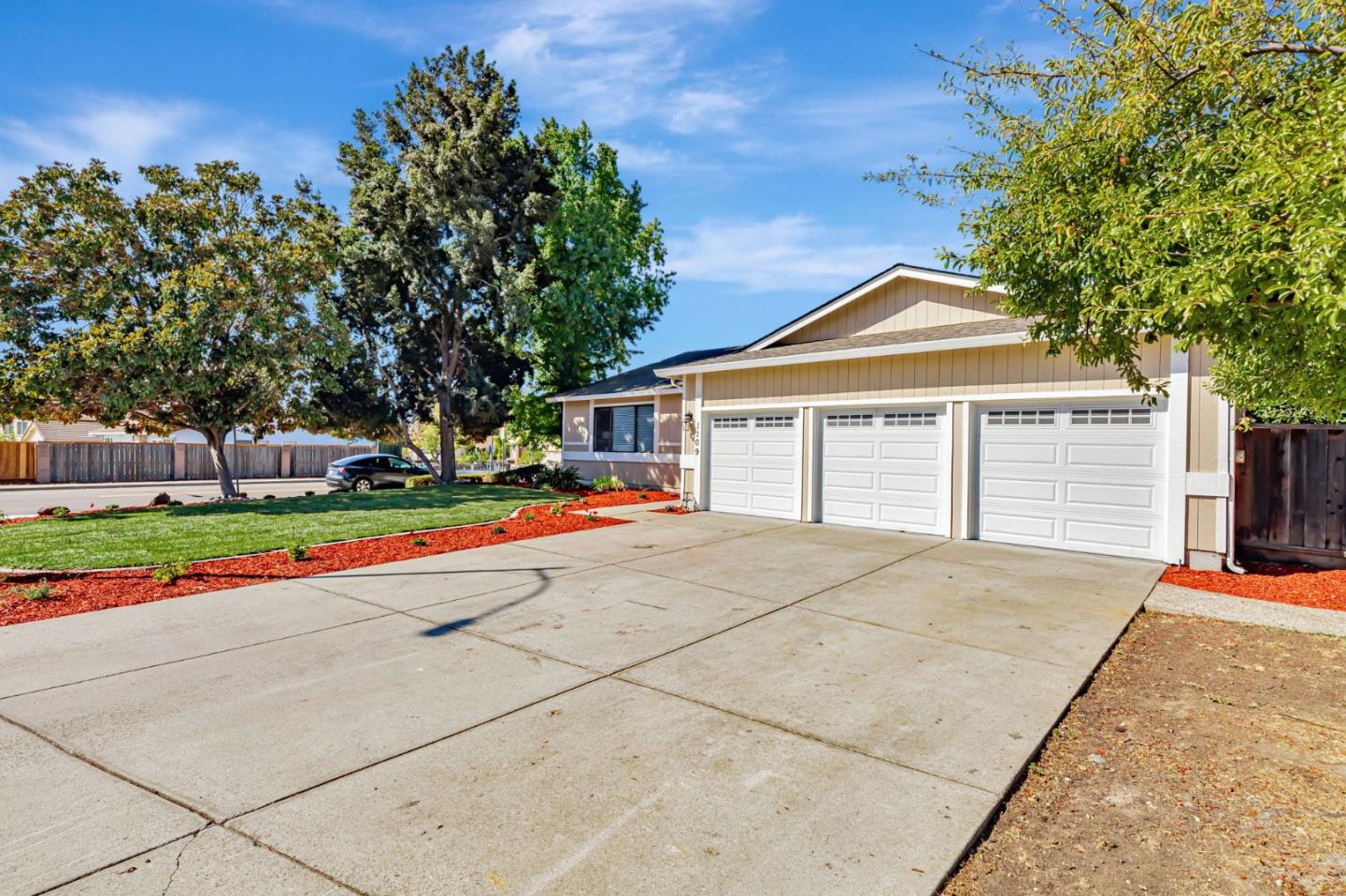 Detail Gallery Image 3 of 44 For 1109 El Camino Higuera, Milpitas,  CA 95035 - 3 Beds | 2/1 Baths