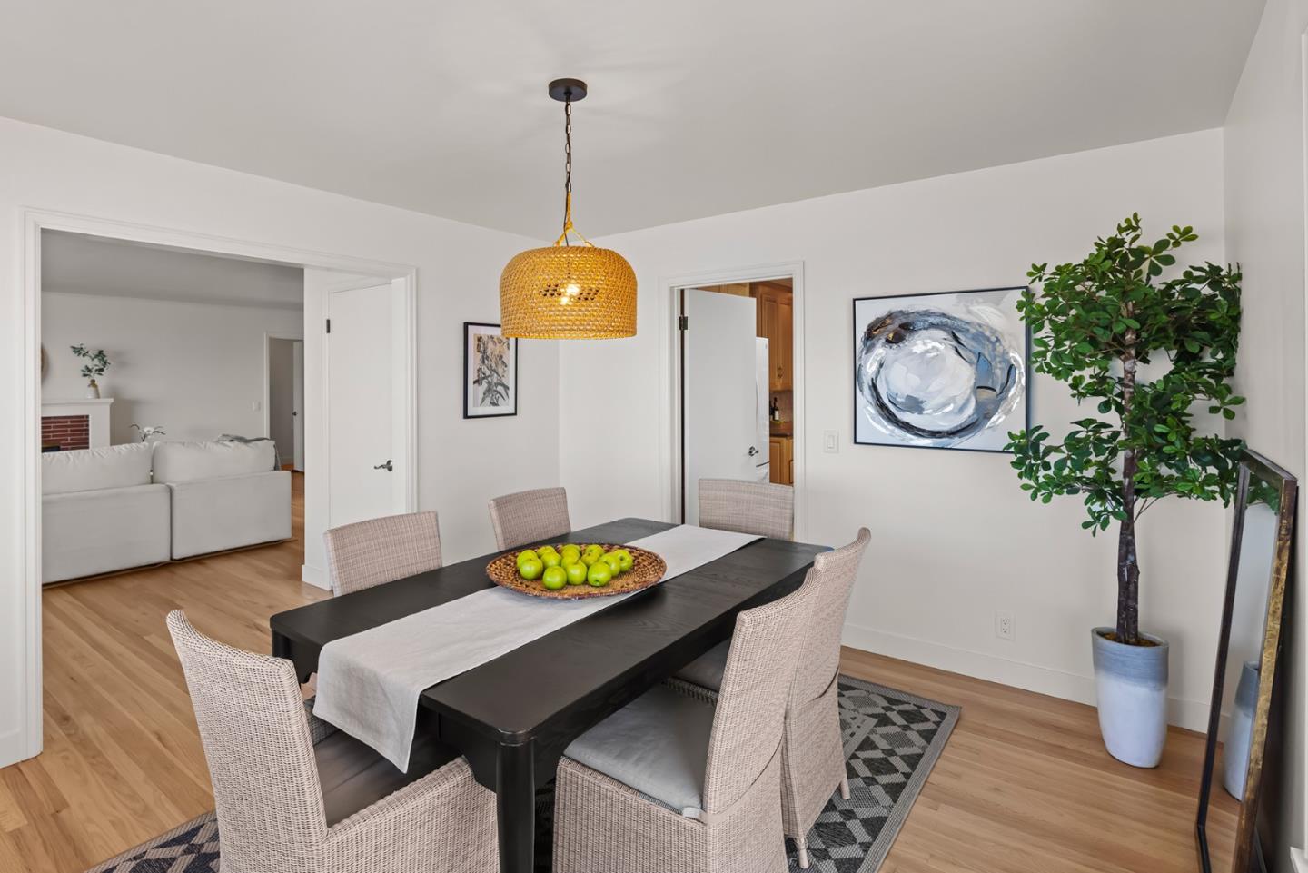 Detail Gallery Image 11 of 46 For 847 Ocean View Blvd, Pacific Grove,  CA 93950 - 3 Beds | 3 Baths