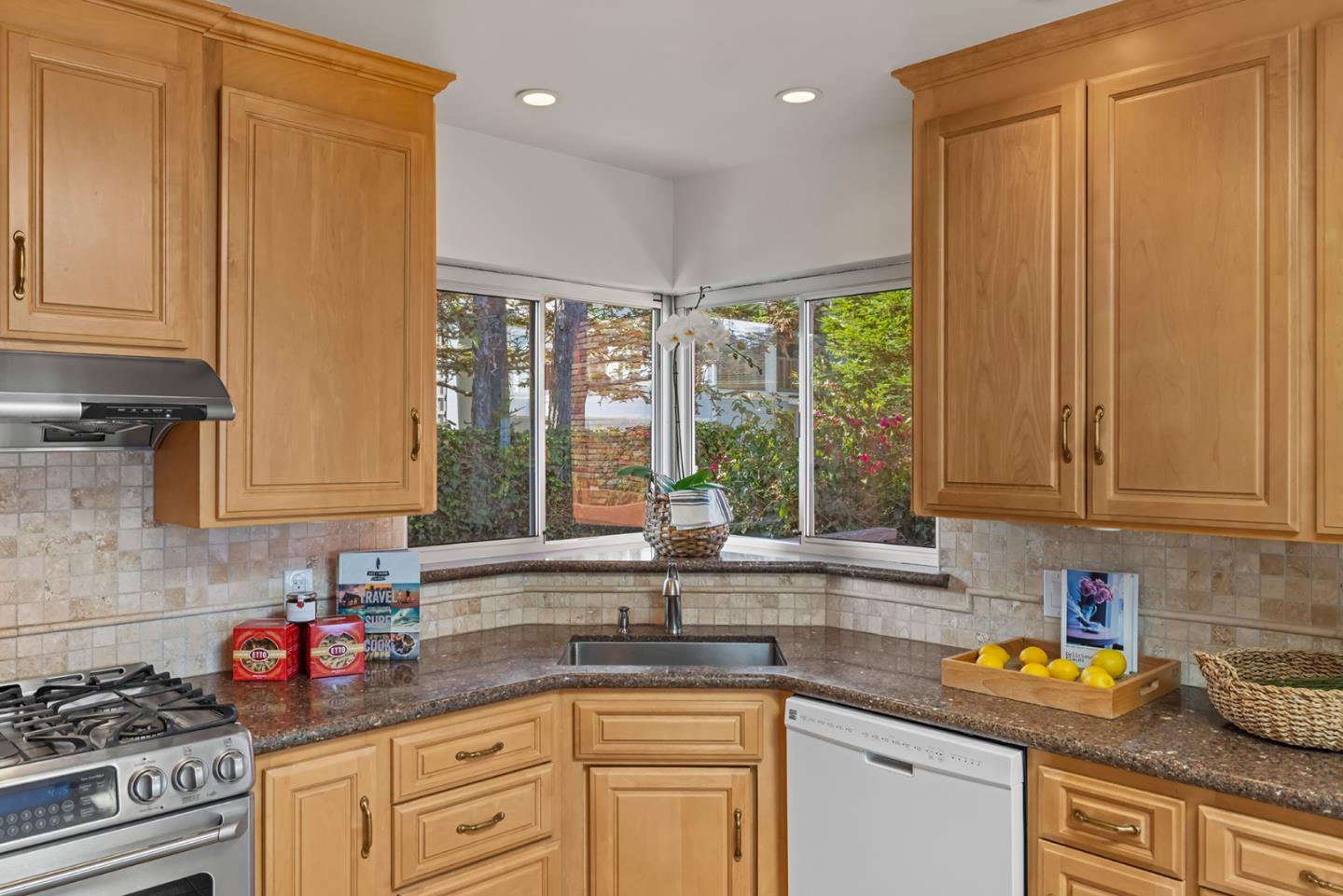 Detail Gallery Image 13 of 46 For 847 Ocean View Blvd, Pacific Grove,  CA 93950 - 3 Beds | 3 Baths