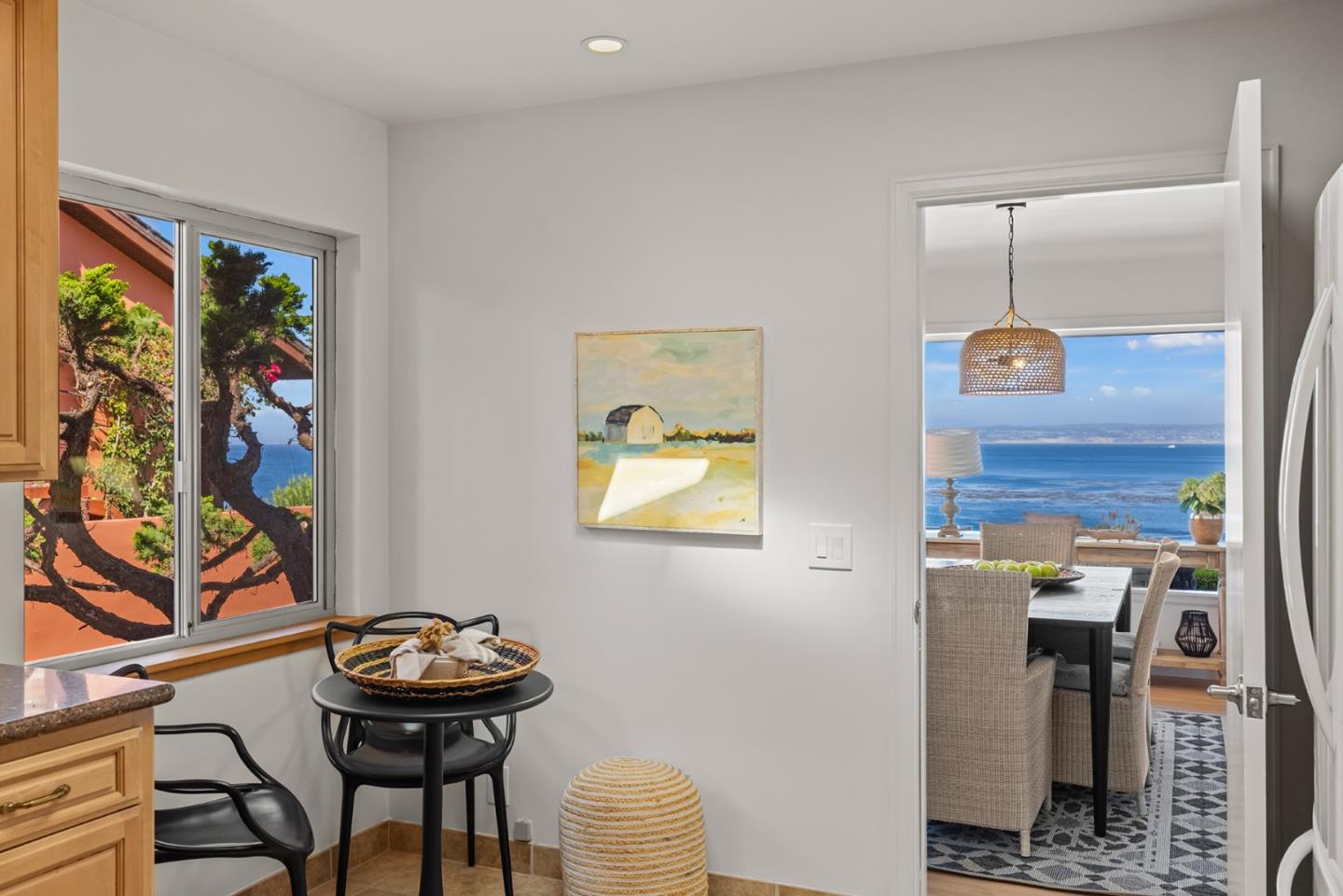 Detail Gallery Image 14 of 46 For 847 Ocean View Blvd, Pacific Grove,  CA 93950 - 3 Beds | 3 Baths