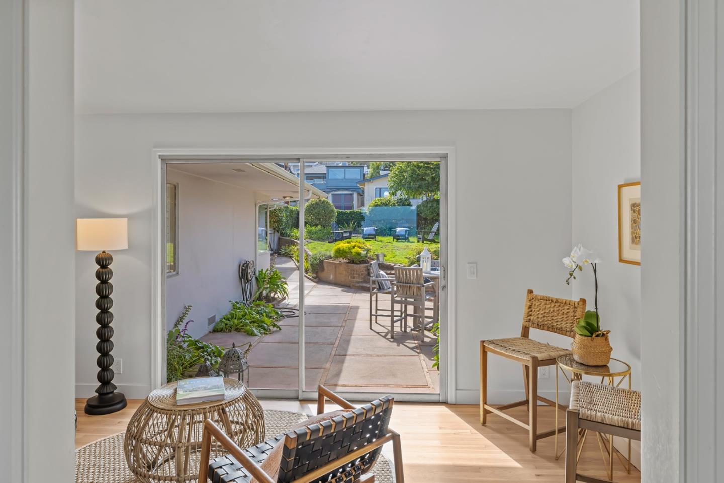 Detail Gallery Image 16 of 46 For 847 Ocean View Blvd, Pacific Grove,  CA 93950 - 3 Beds | 3 Baths