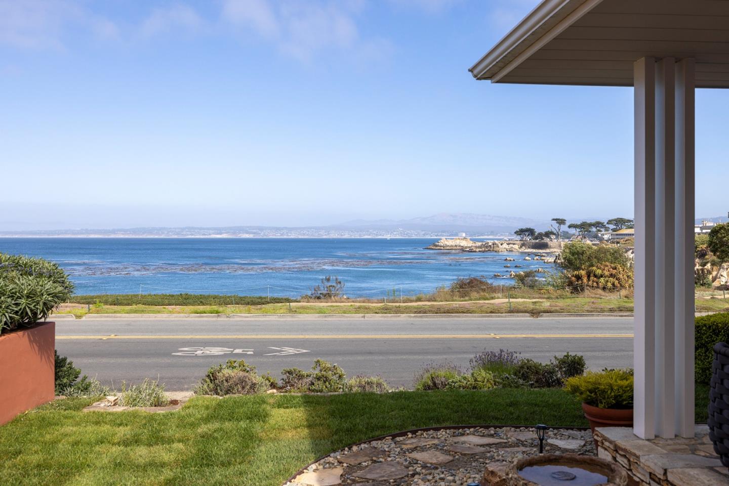 Detail Gallery Image 3 of 46 For 847 Ocean View Blvd, Pacific Grove,  CA 93950 - 3 Beds | 3 Baths