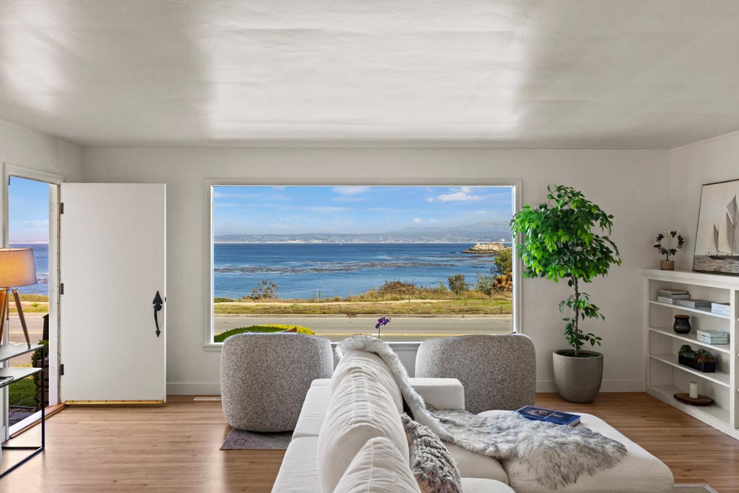 Detail Gallery Image 6 of 46 For 847 Ocean View Blvd, Pacific Grove,  CA 93950 - 3 Beds | 3 Baths