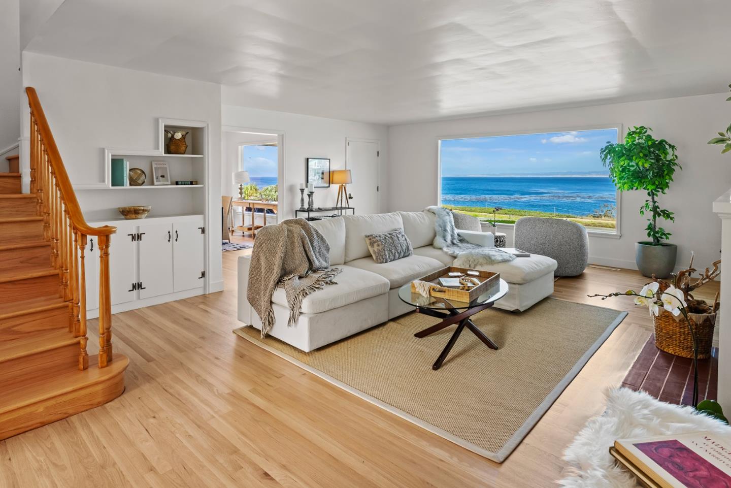 Detail Gallery Image 7 of 46 For 847 Ocean View Blvd, Pacific Grove,  CA 93950 - 3 Beds | 3 Baths