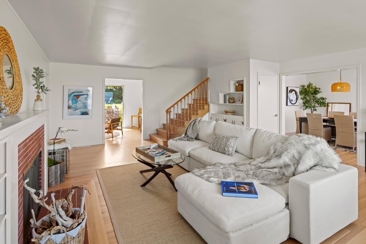 Detail Gallery Image 9 of 46 For 847 Ocean View Blvd, Pacific Grove,  CA 93950 - 3 Beds | 3 Baths