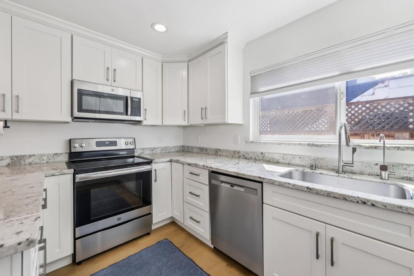 Detail Gallery Image 7 of 37 For 2412 Stokes St, San Jose,  CA 95128 - 3 Beds | 2 Baths