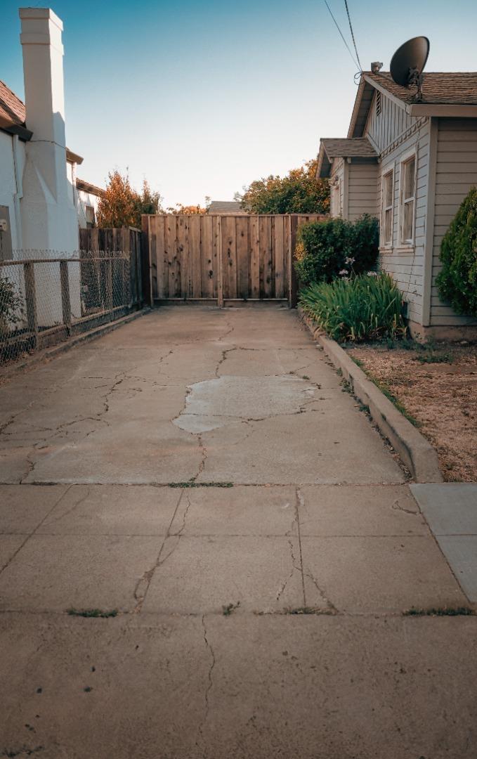 Detail Gallery Image 2 of 3 For 119 Dale Dr, San Jose,  CA 95127 - 2 Beds | 1 Baths