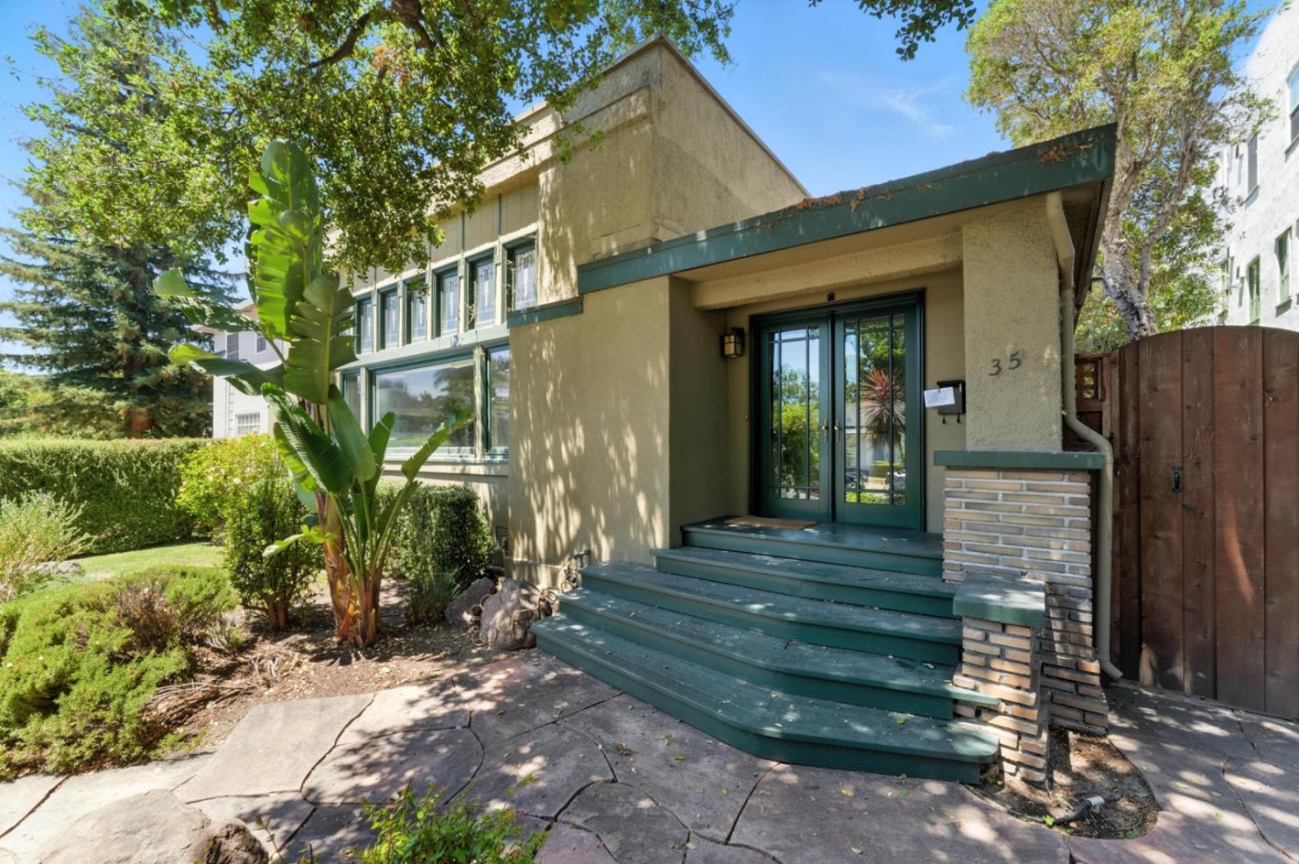 Detail Gallery Image 2 of 37 For 35 Hawthorne Way, San Jose,  CA 95110 - 3 Beds | 2 Baths