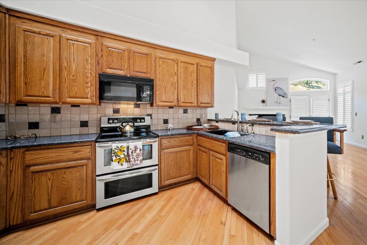 Detail Gallery Image 11 of 38 For 17716 Riverbend Rd, Salinas,  CA 93908 - 3 Beds | 2 Baths