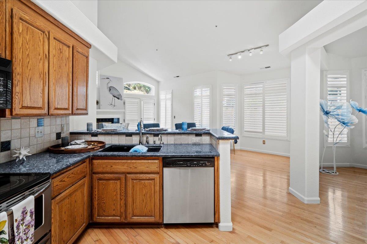 Detail Gallery Image 12 of 38 For 17716 Riverbend Rd, Salinas,  CA 93908 - 3 Beds | 2 Baths