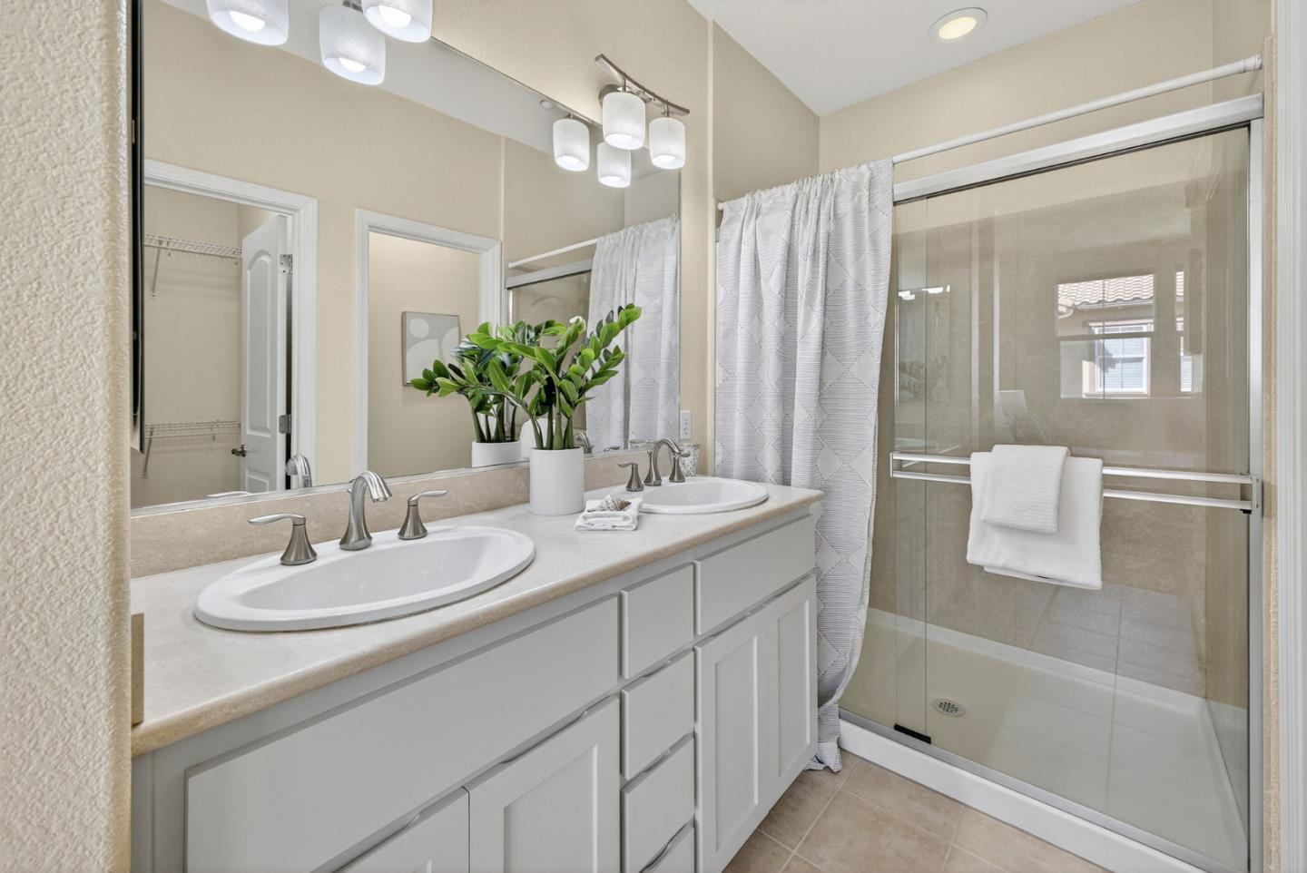 Detail Gallery Image 15 of 33 For 670 Grandview Ter, San Jose,  CA 95133 - 3 Beds | 2/1 Baths