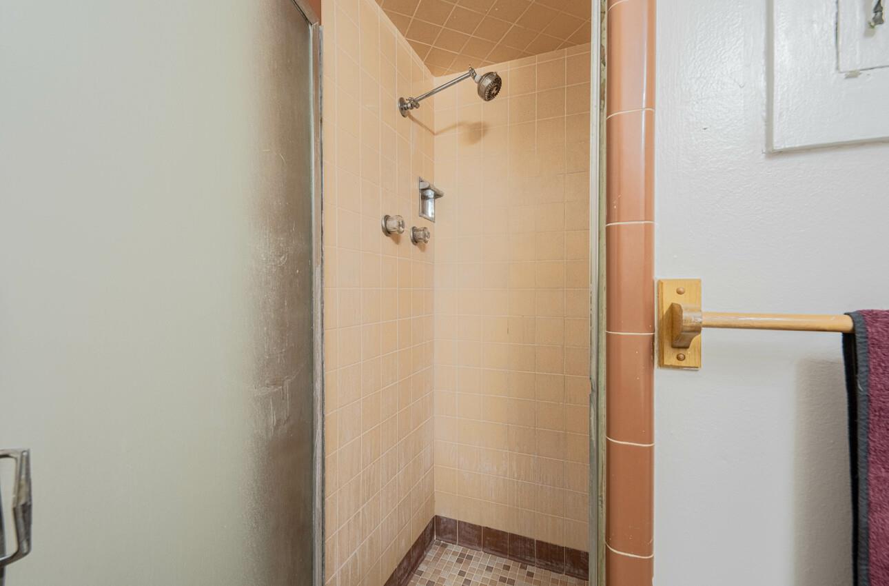 Detail Gallery Image 17 of 31 For 454 Paradise Rd, Salinas,  CA 93907 - 3 Beds | 2 Baths