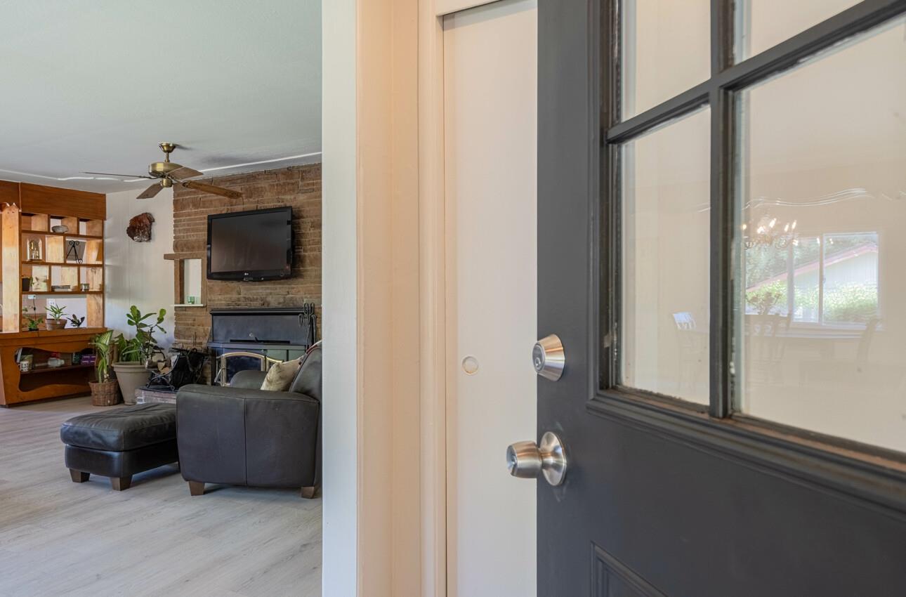 Detail Gallery Image 3 of 31 For 454 Paradise Rd, Salinas,  CA 93907 - 3 Beds | 2 Baths
