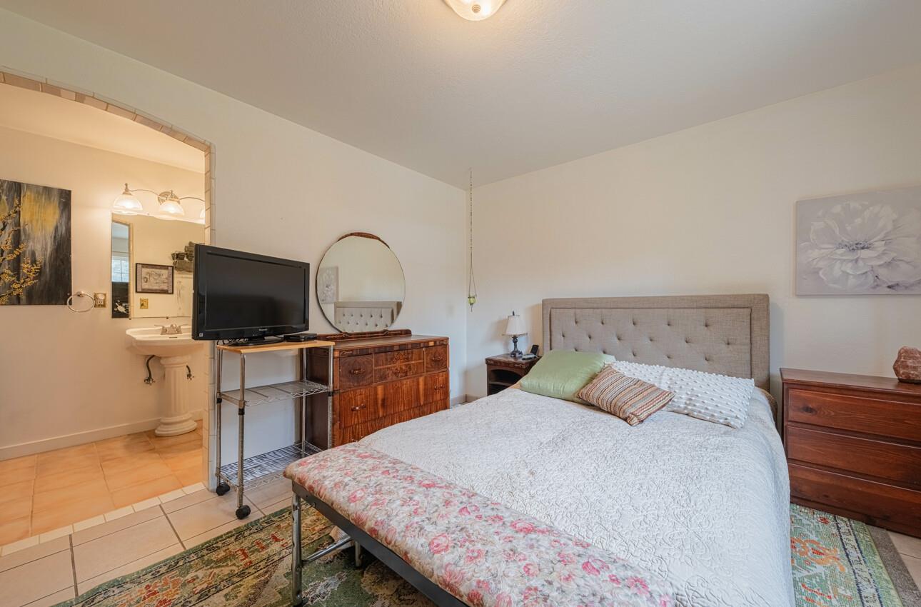 Detail Gallery Image 19 of 39 For 16566 Meridian Rd, Salinas,  CA 93907 - 2 Beds | 2 Baths