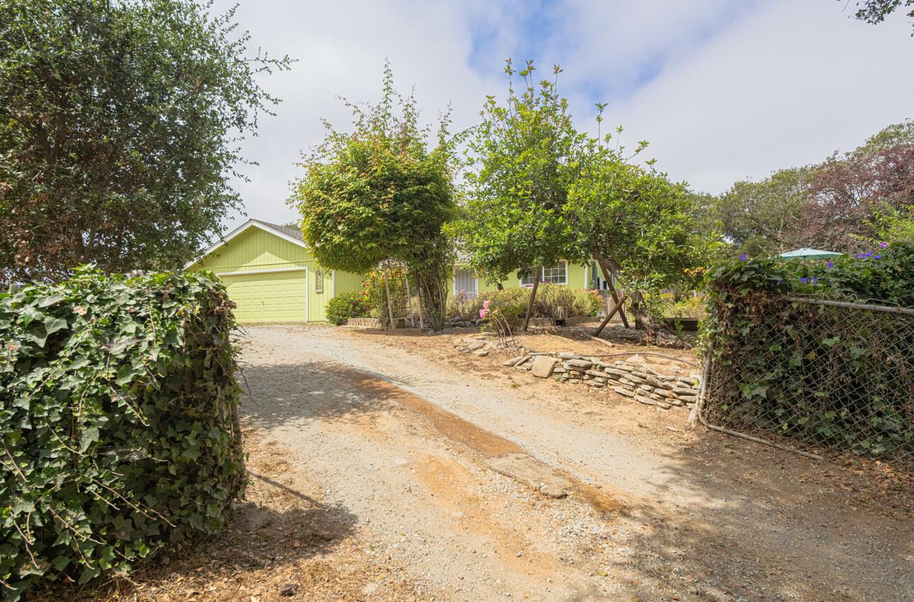 Detail Gallery Image 2 of 39 For 16566 Meridian Rd, Salinas,  CA 93907 - 2 Beds | 2 Baths
