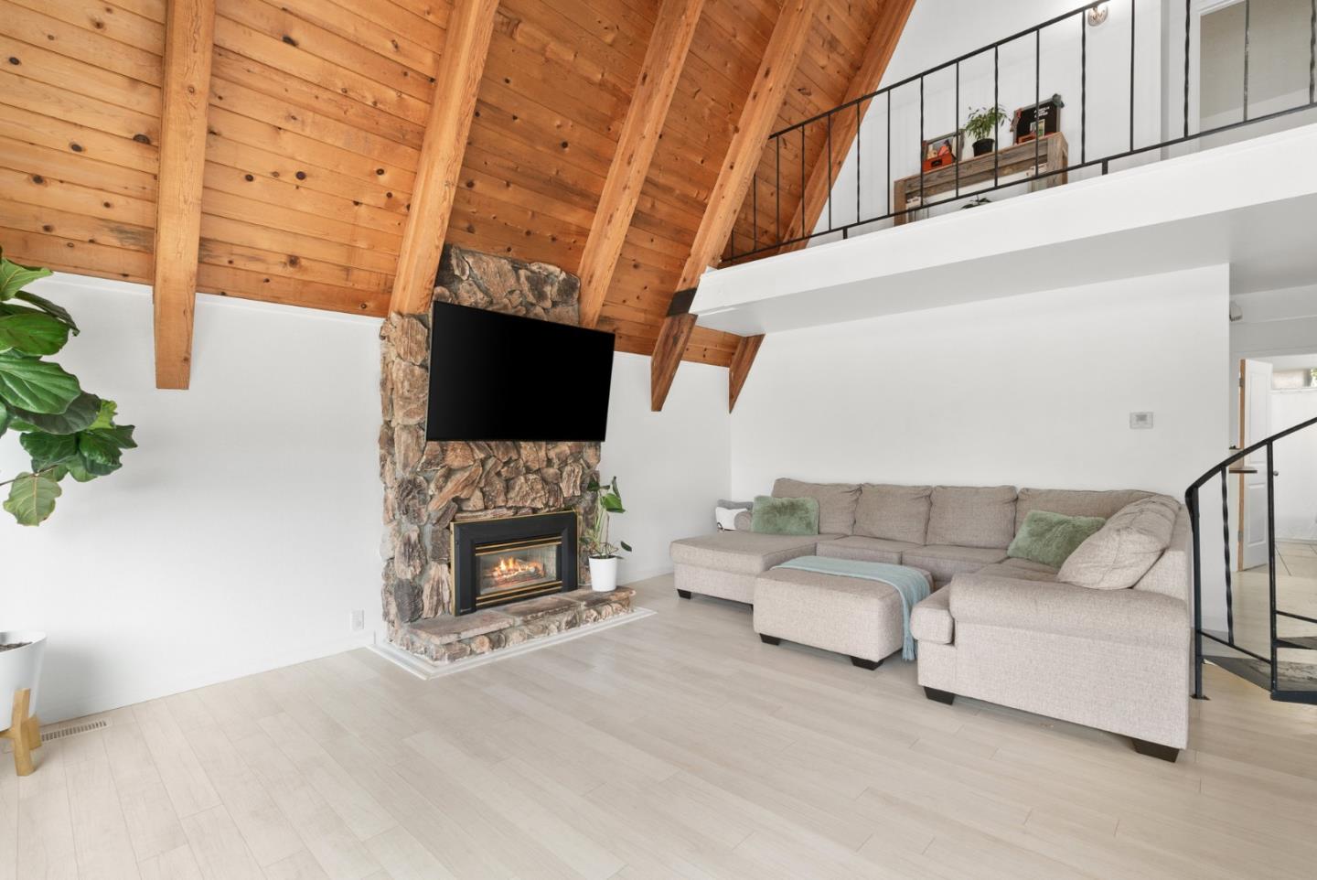 Detail Gallery Image 13 of 80 For 19125 Marjorie Rd, Salinas,  CA 93907 - 2 Beds | 2 Baths