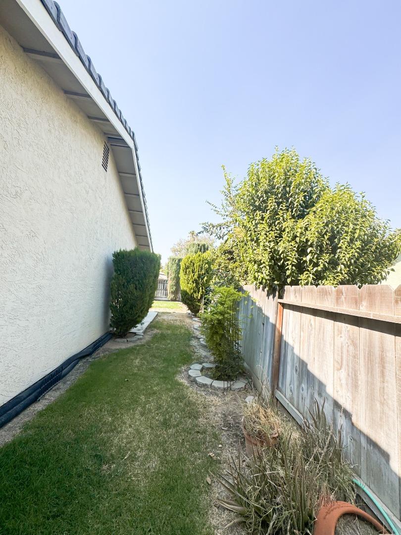Detail Gallery Image 20 of 23 For 1046 Santa Barbara St, Los Banos,  CA 93635 - 3 Beds | 2 Baths