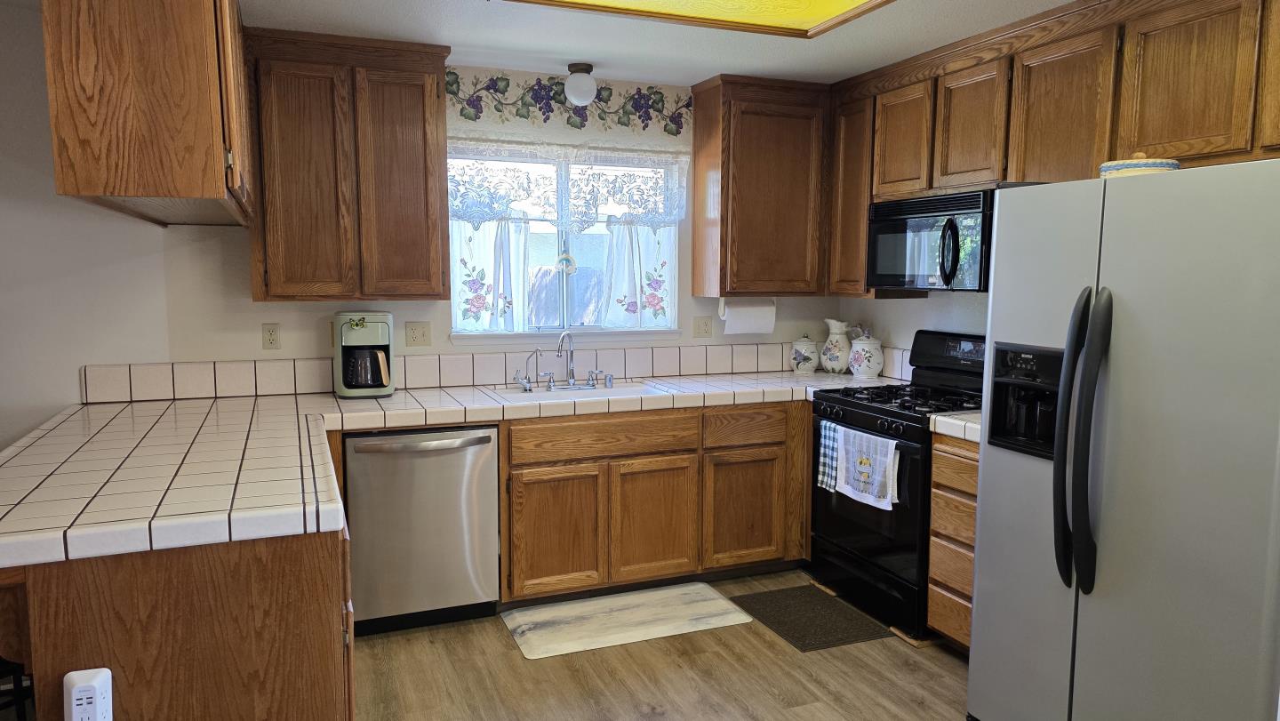 Detail Gallery Image 6 of 23 For 1046 Santa Barbara St, Los Banos,  CA 93635 - 3 Beds | 2 Baths