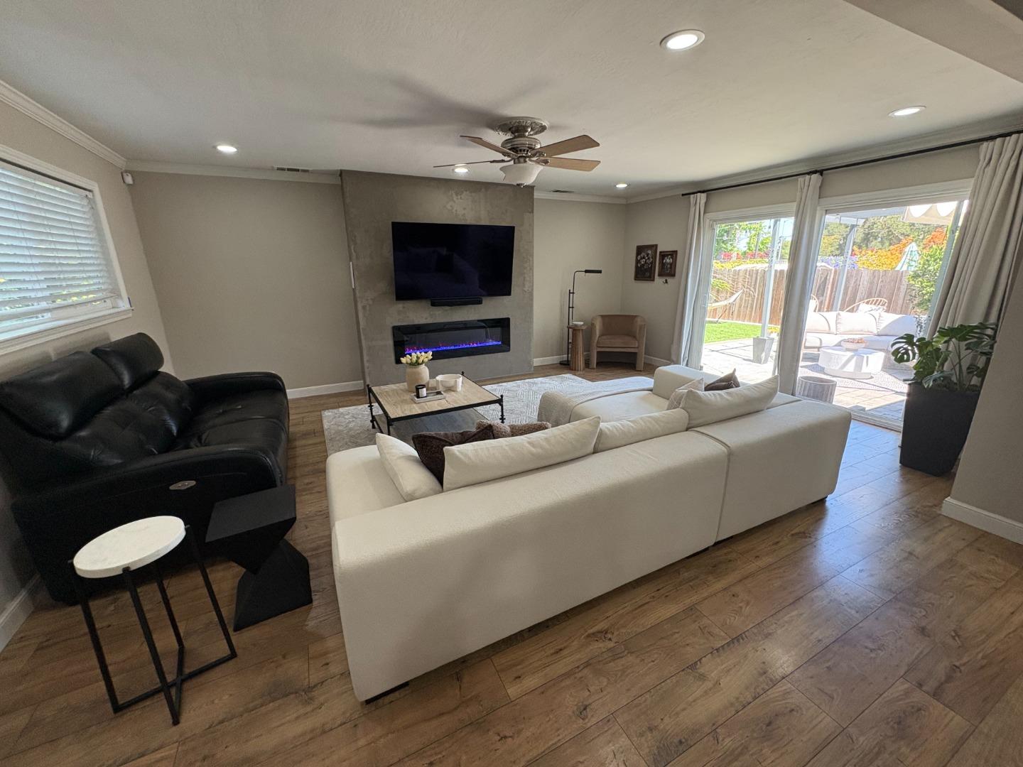 Detail Gallery Image 2 of 14 For 3425 Dormer Ave, Concord,  CA 94519 - 3 Beds | 2 Baths