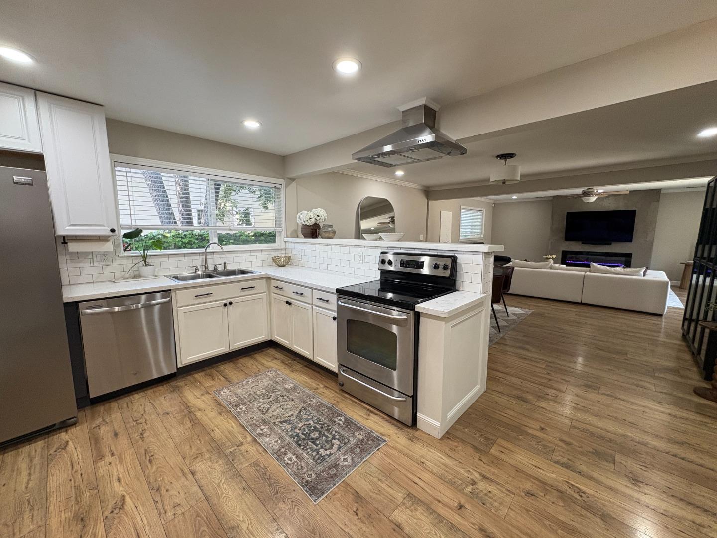 Detail Gallery Image 4 of 14 For 3425 Dormer Ave, Concord,  CA 94519 - 3 Beds | 2 Baths