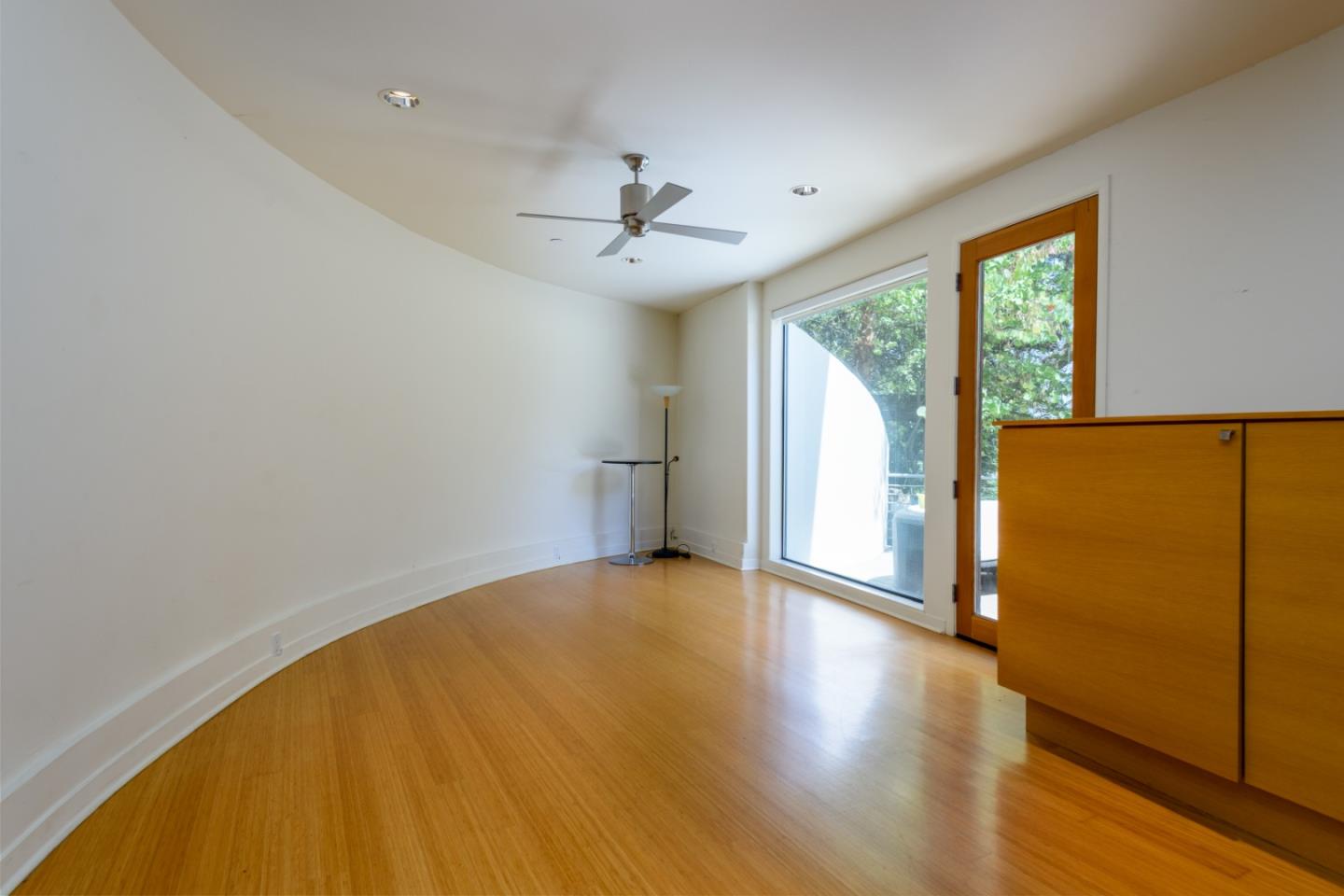 Detail Gallery Image 10 of 28 For 3527 Oak Knoll Dr, Redwood City,  CA 94062 - 2 Beds | 2/1 Baths