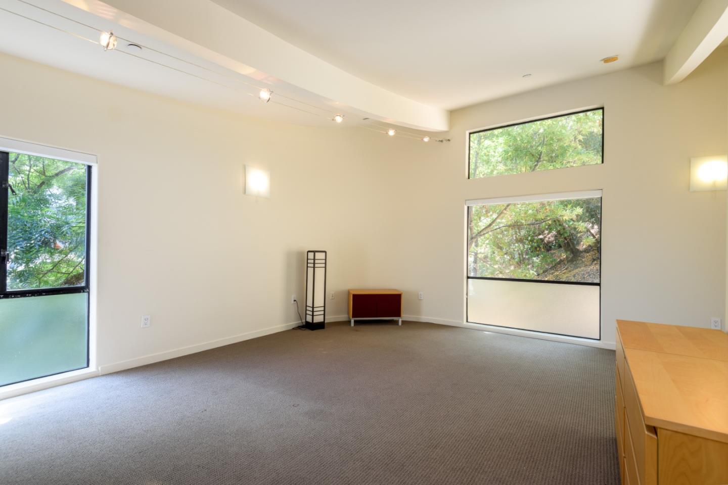 Detail Gallery Image 13 of 28 For 3527 Oak Knoll Dr, Redwood City,  CA 94062 - 2 Beds | 2/1 Baths