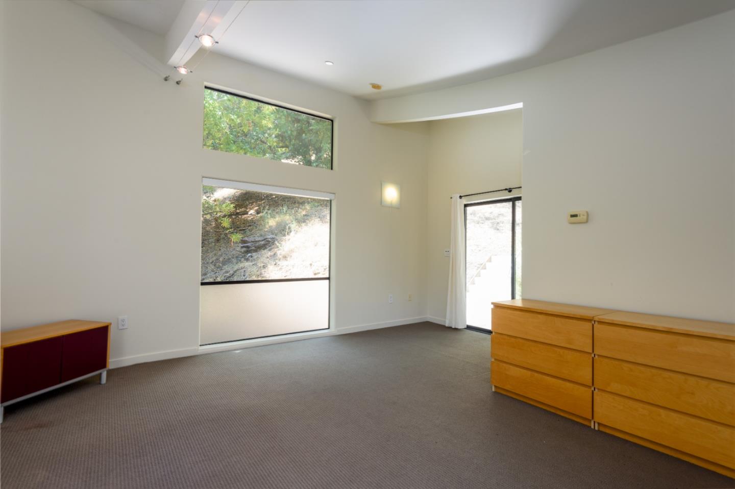 Detail Gallery Image 14 of 28 For 3527 Oak Knoll Dr, Redwood City,  CA 94062 - 2 Beds | 2/1 Baths