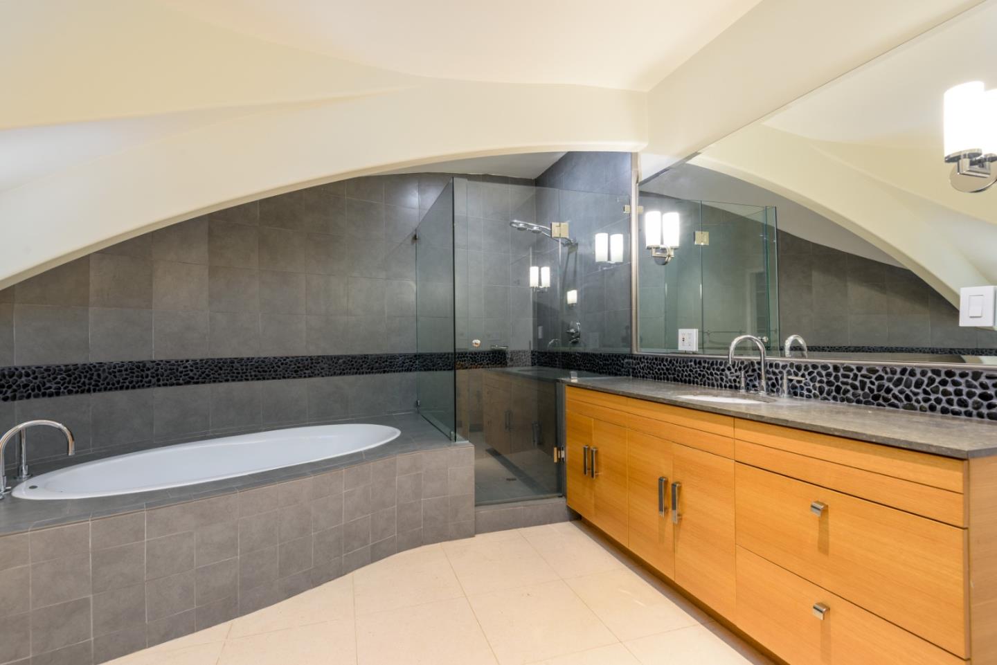 Detail Gallery Image 15 of 28 For 3527 Oak Knoll Dr, Redwood City,  CA 94062 - 2 Beds | 2/1 Baths