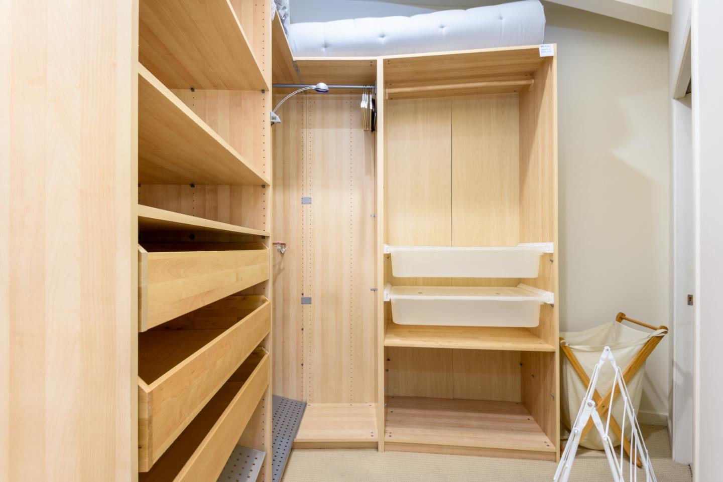 Detail Gallery Image 17 of 28 For 3527 Oak Knoll Dr, Redwood City,  CA 94062 - 2 Beds | 2/1 Baths