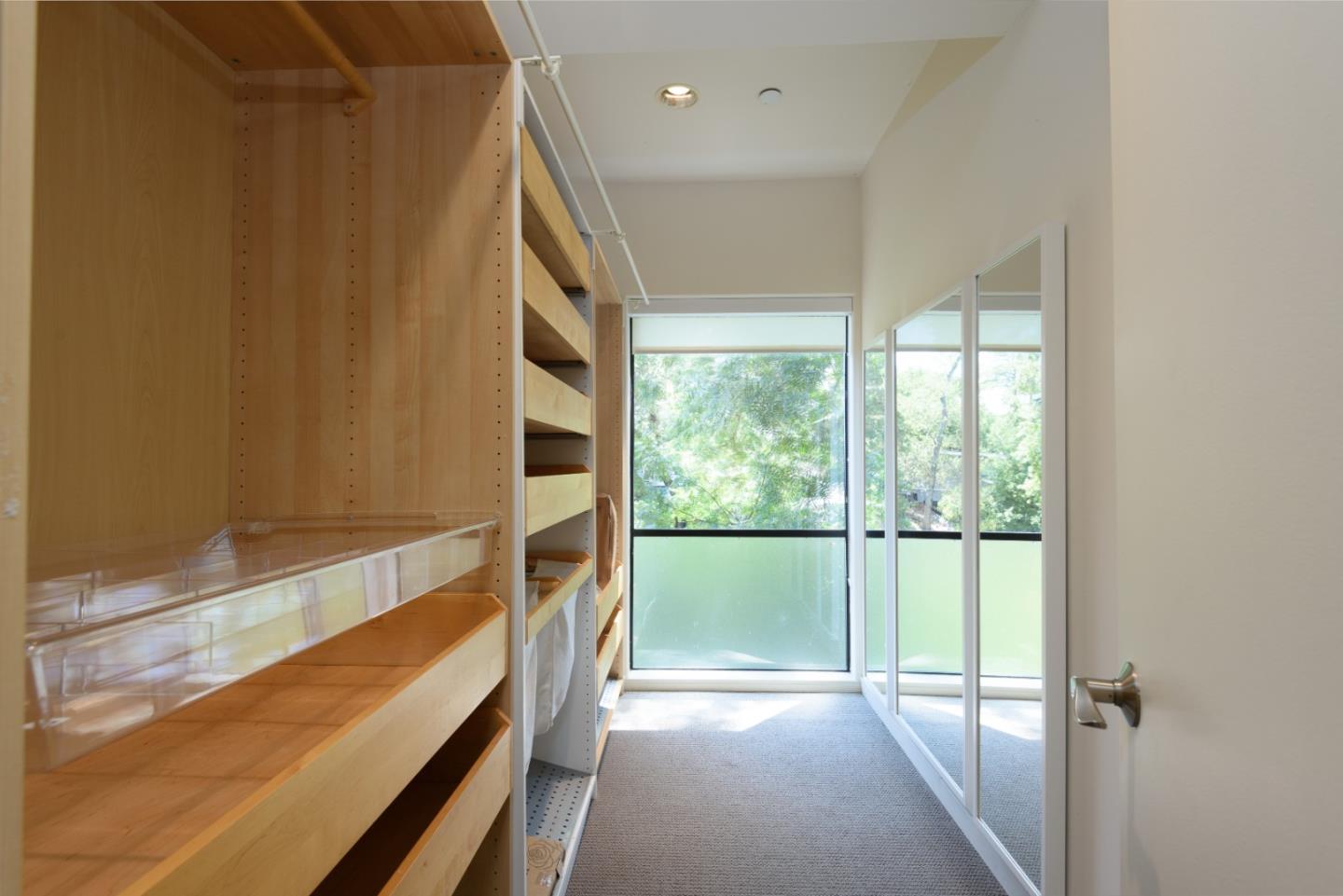 Detail Gallery Image 18 of 28 For 3527 Oak Knoll Dr, Redwood City,  CA 94062 - 2 Beds | 2/1 Baths