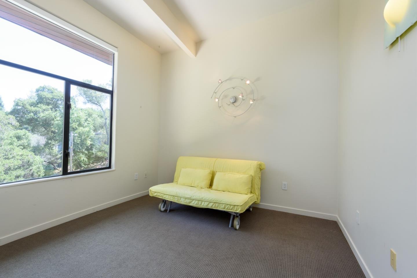 Detail Gallery Image 20 of 28 For 3527 Oak Knoll Dr, Redwood City,  CA 94062 - 2 Beds | 2/1 Baths