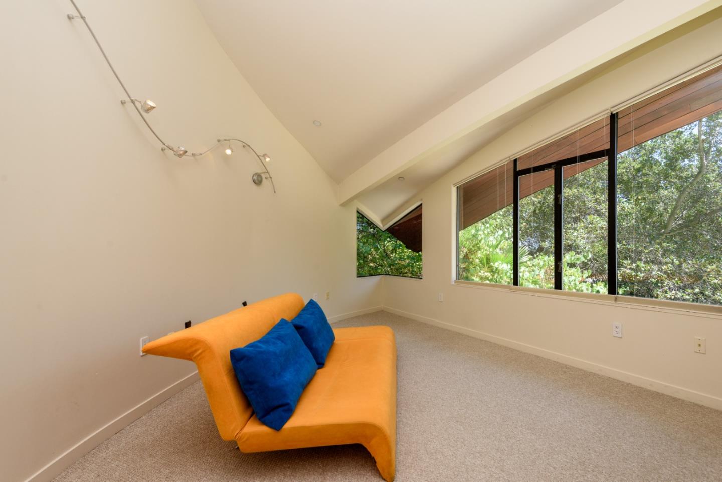 Detail Gallery Image 22 of 28 For 3527 Oak Knoll Dr, Redwood City,  CA 94062 - 2 Beds | 2/1 Baths