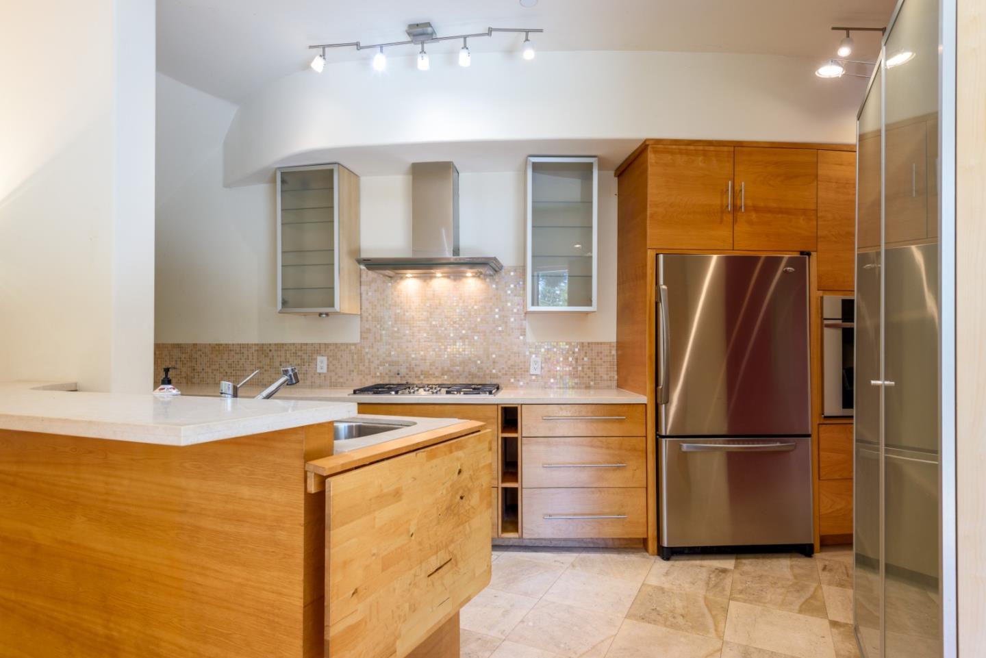 Detail Gallery Image 6 of 28 For 3527 Oak Knoll Dr, Redwood City,  CA 94062 - 2 Beds | 2/1 Baths