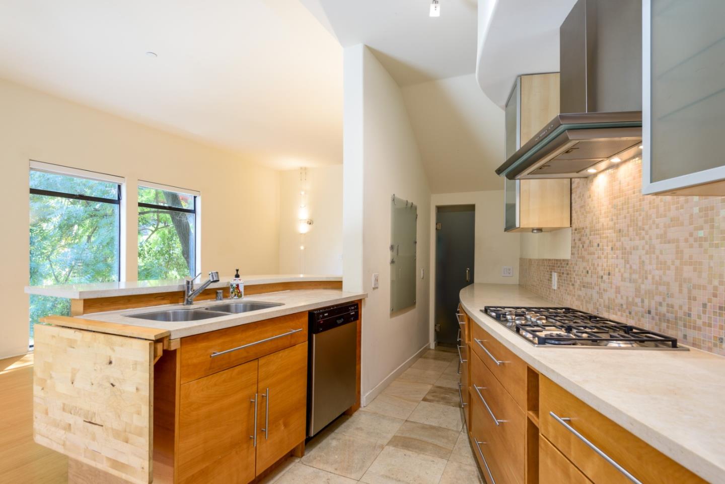 Detail Gallery Image 7 of 28 For 3527 Oak Knoll Dr, Redwood City,  CA 94062 - 2 Beds | 2/1 Baths