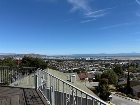Detail Gallery Image 12 of 27 For 1029 Vista Grande, Millbrae,  CA 94030 - 5 Beds | 3 Baths