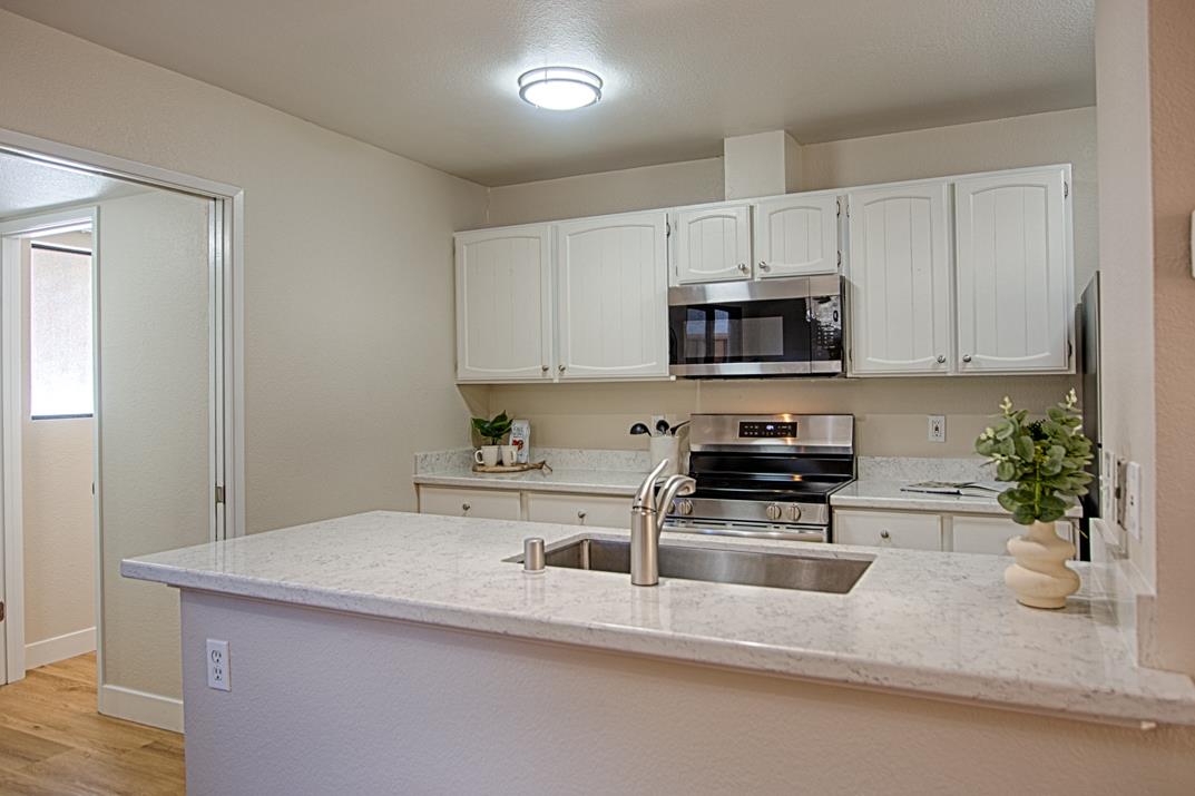Detail Gallery Image 5 of 27 For 168 Peach Ter, Santa Cruz,  CA 95060 - 2 Beds | 1/1 Baths
