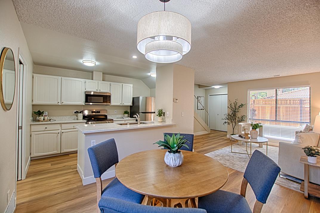 Detail Gallery Image 6 of 27 For 168 Peach Ter, Santa Cruz,  CA 95060 - 2 Beds | 1/1 Baths