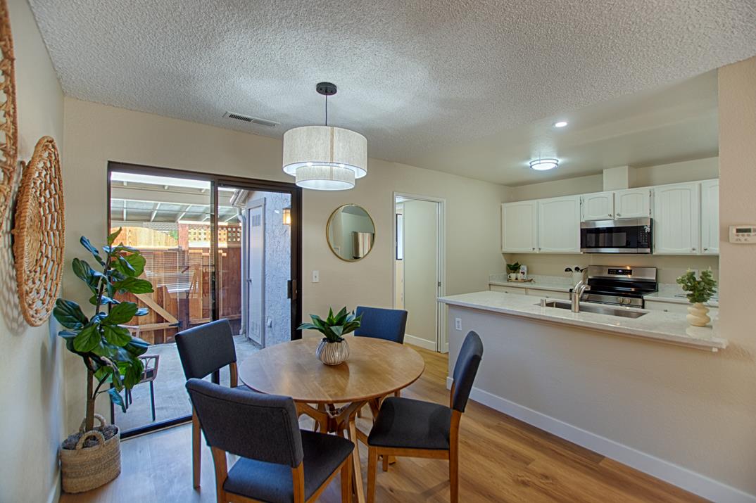 Detail Gallery Image 7 of 27 For 168 Peach Ter, Santa Cruz,  CA 95060 - 2 Beds | 1/1 Baths