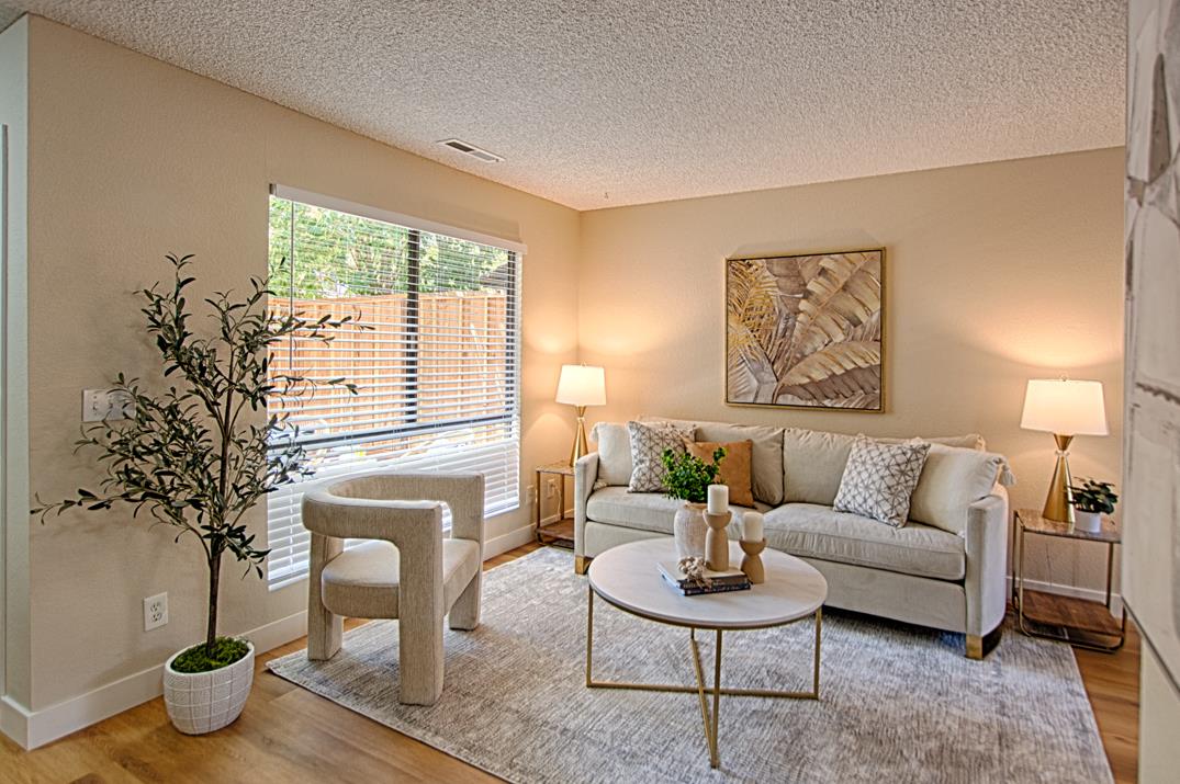 Detail Gallery Image 9 of 27 For 168 Peach Ter, Santa Cruz,  CA 95060 - 2 Beds | 1/1 Baths