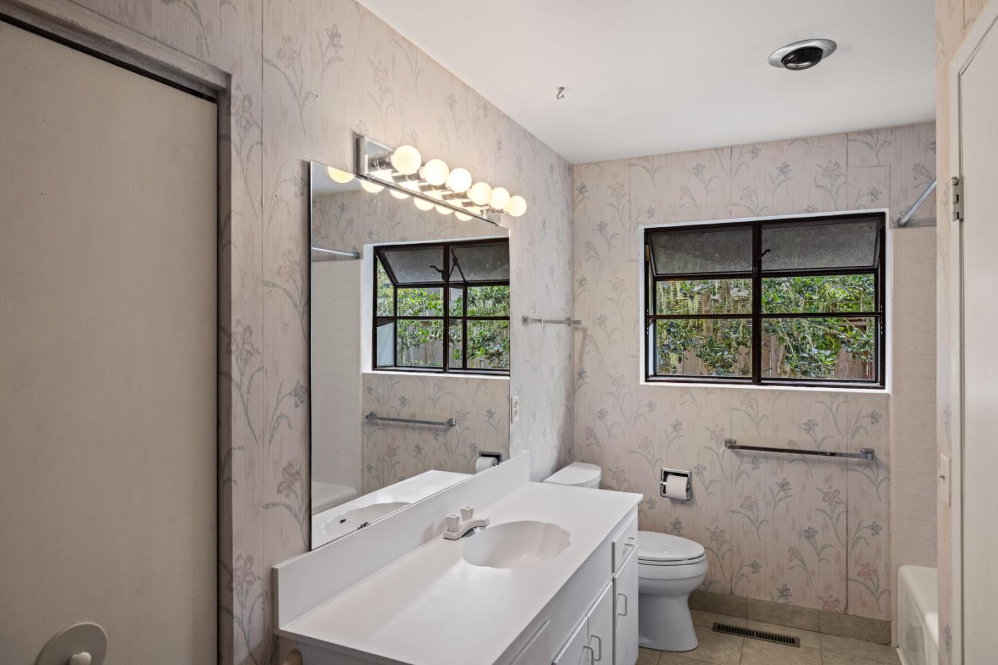 Detail Gallery Image 18 of 31 For 1151 Arrowhead Rd, Pebble Beach,  CA 93953 - 3 Beds | 2 Baths