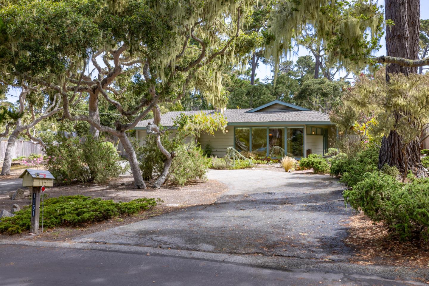 Detail Gallery Image 28 of 31 For 1151 Arrowhead Rd, Pebble Beach,  CA 93953 - 3 Beds | 2 Baths