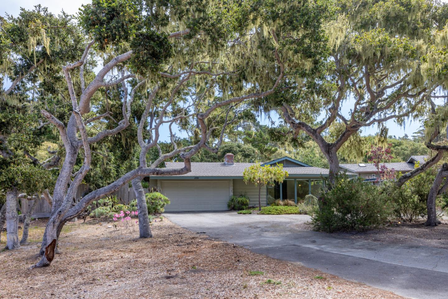 Detail Gallery Image 30 of 31 For 1151 Arrowhead Rd, Pebble Beach,  CA 93953 - 3 Beds | 2 Baths