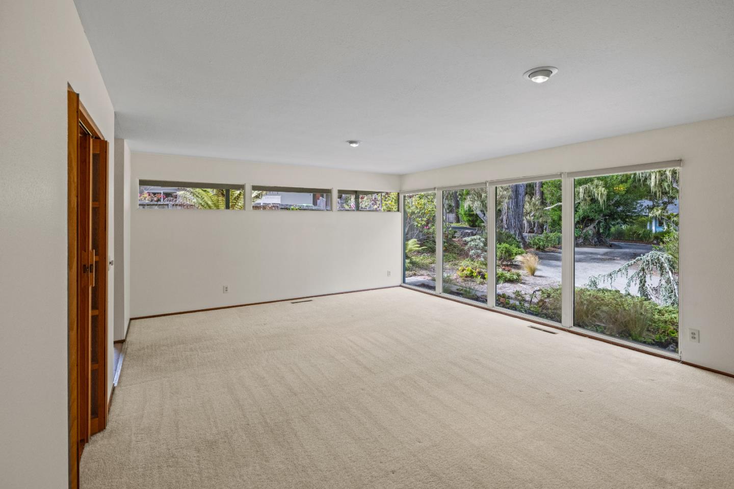 Detail Gallery Image 4 of 31 For 1151 Arrowhead Rd, Pebble Beach,  CA 93953 - 3 Beds | 2 Baths