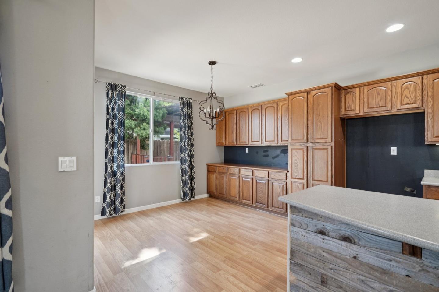 Detail Gallery Image 10 of 28 For 1709 Jessica Ln, Roseville,  CA 95747 - 3 Beds | 2 Baths